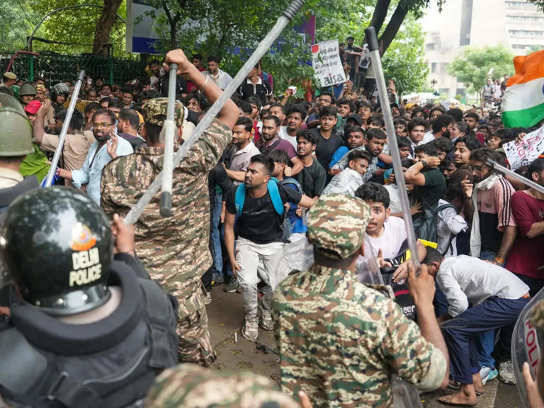 The Supreme Court declined an urgent listing of a plea alleging police brutality against student protesters during CJP's Parliament march in Delhi.